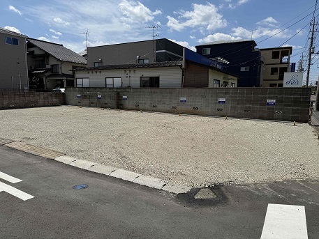 病院横の駐車場